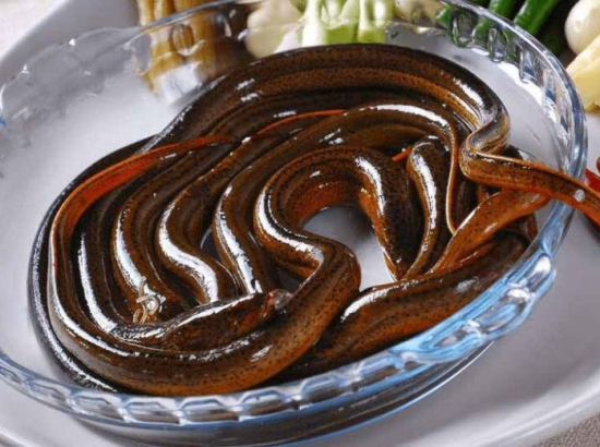 Clean whole eel